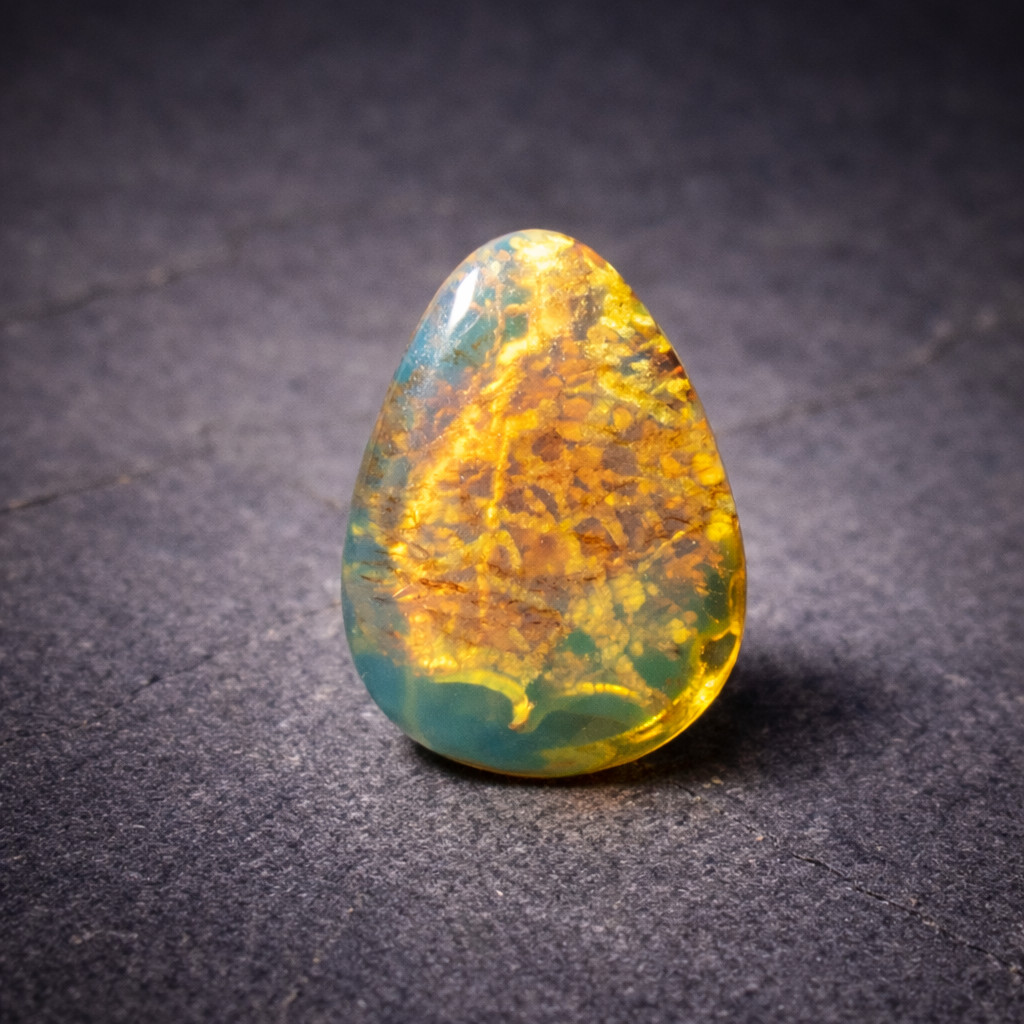 Charming Design Natural Dominican Translucent Deep Blue Amber Polished Stone 26m
