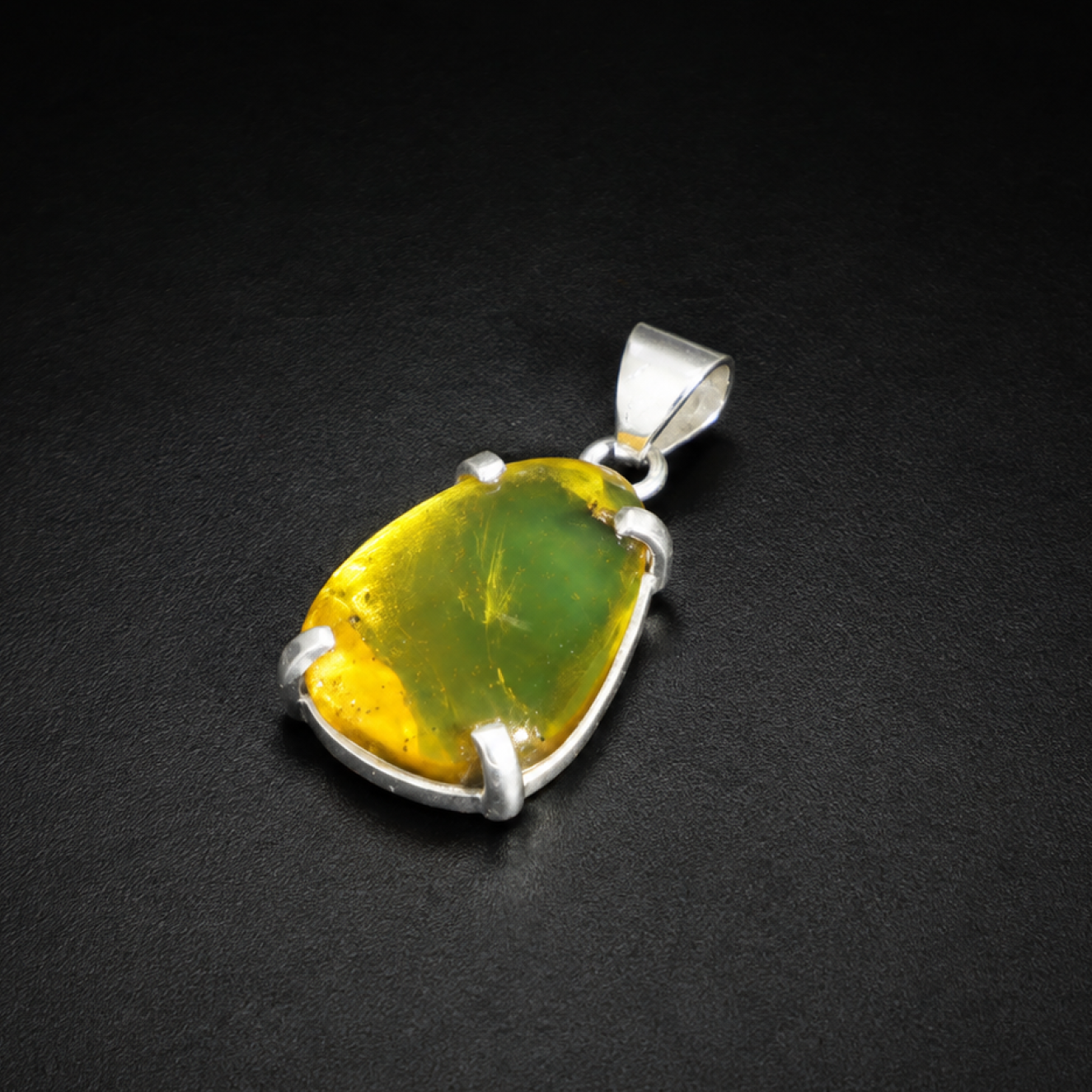 Organic Beauty Clear Small Fly Dominican Amber 925 Sterling Silver Fossil Pendant 35mm