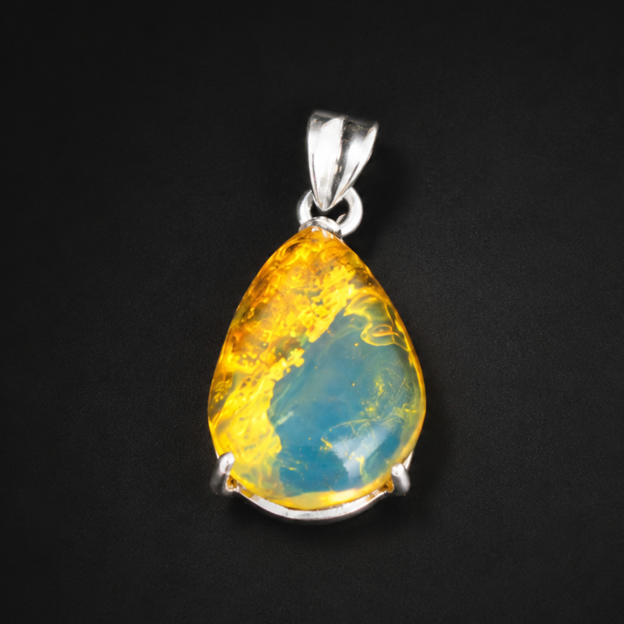 Timeless Clear Sky Blue Dominican Amber 925 Sterling Silver Pendant 29mm