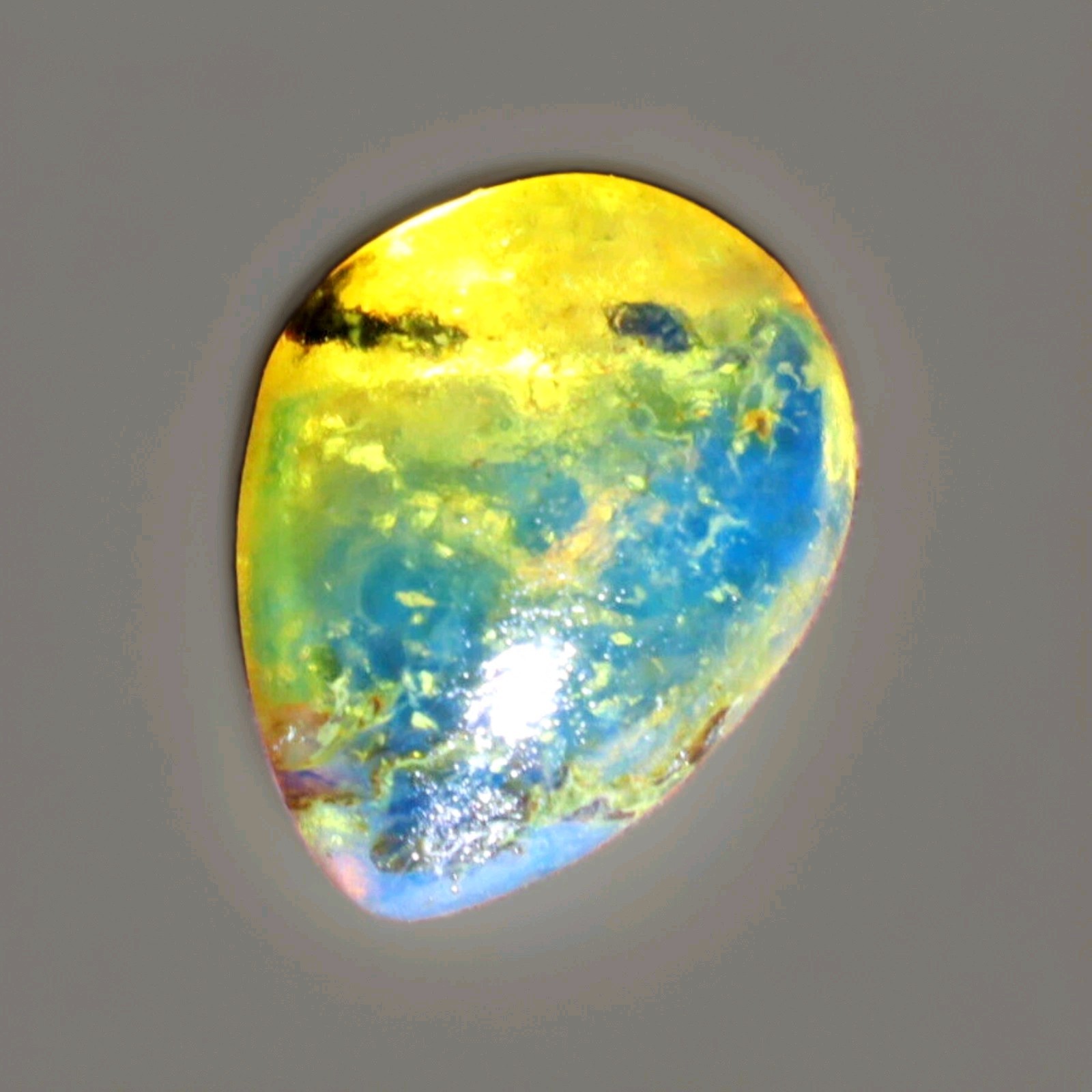 Prettily Natural Dominican Clear Sky Blue Amber Polished Stone 19mm