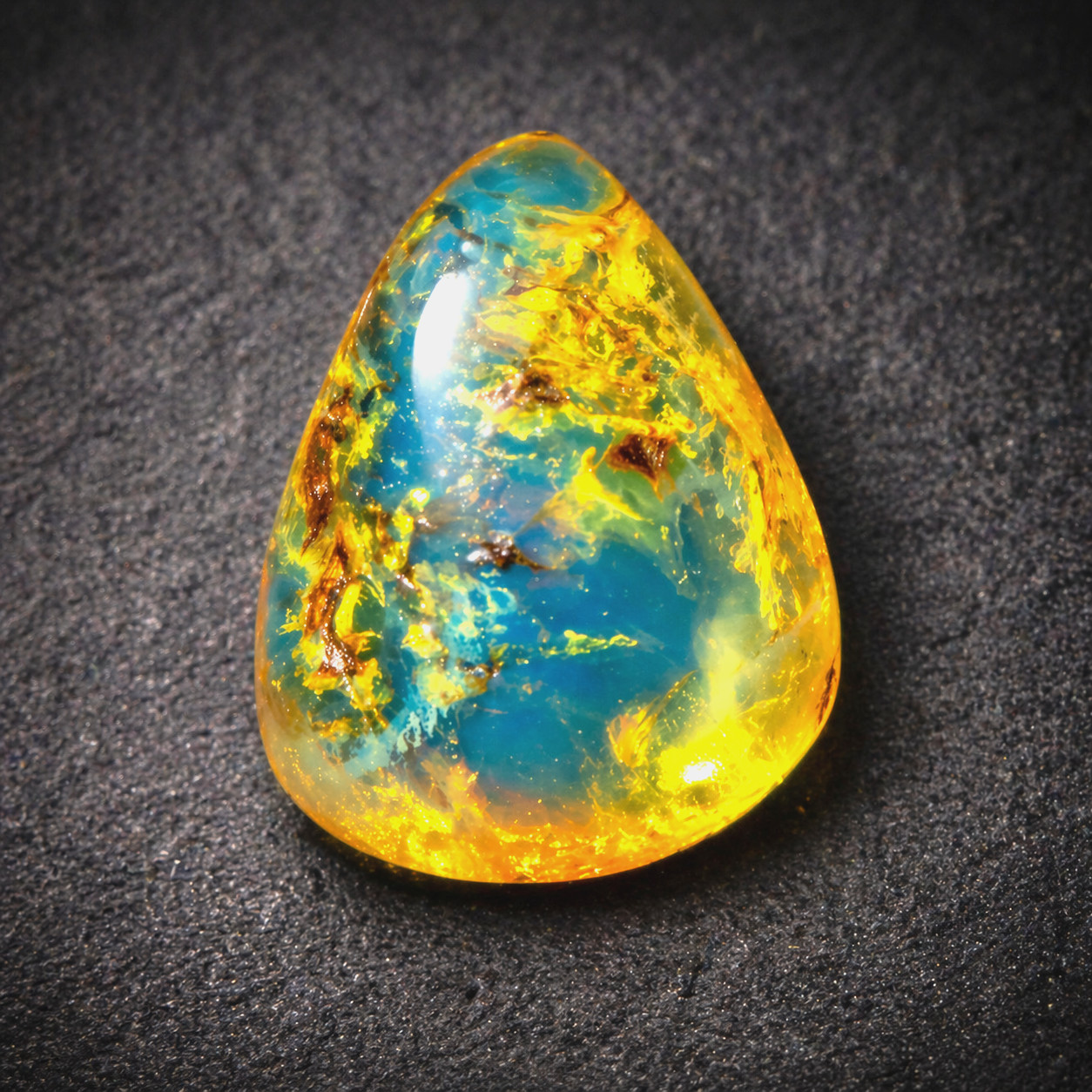 Lovely Natural Dominican Clear Sky Blue Amber Polished Stone 22mm