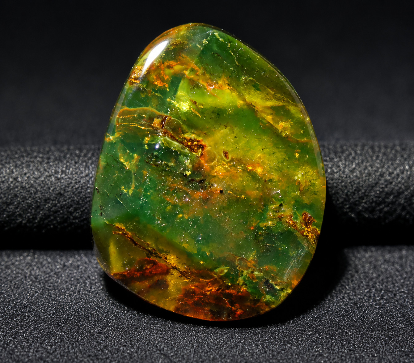 Beautiful Natural Dominican Translucent Yellow Green Amber Polished Stone 22mm