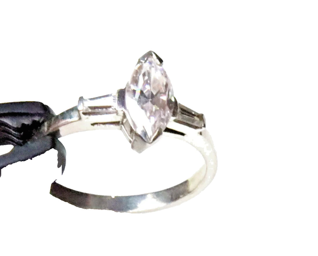 Impressive  Clear White Cubic Zirconia CZ .925 Sterling Silver Ring #8.5