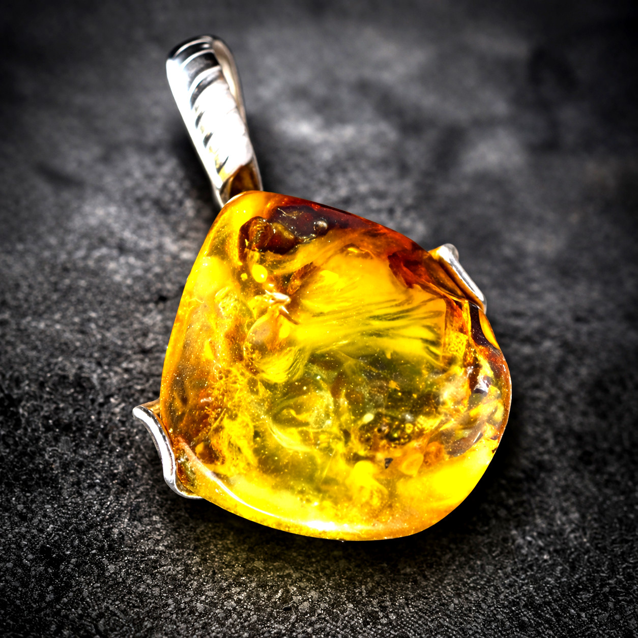 Handcrafted wired Natural Translucent Amber .925 Sterling Silver Pendant 40mm