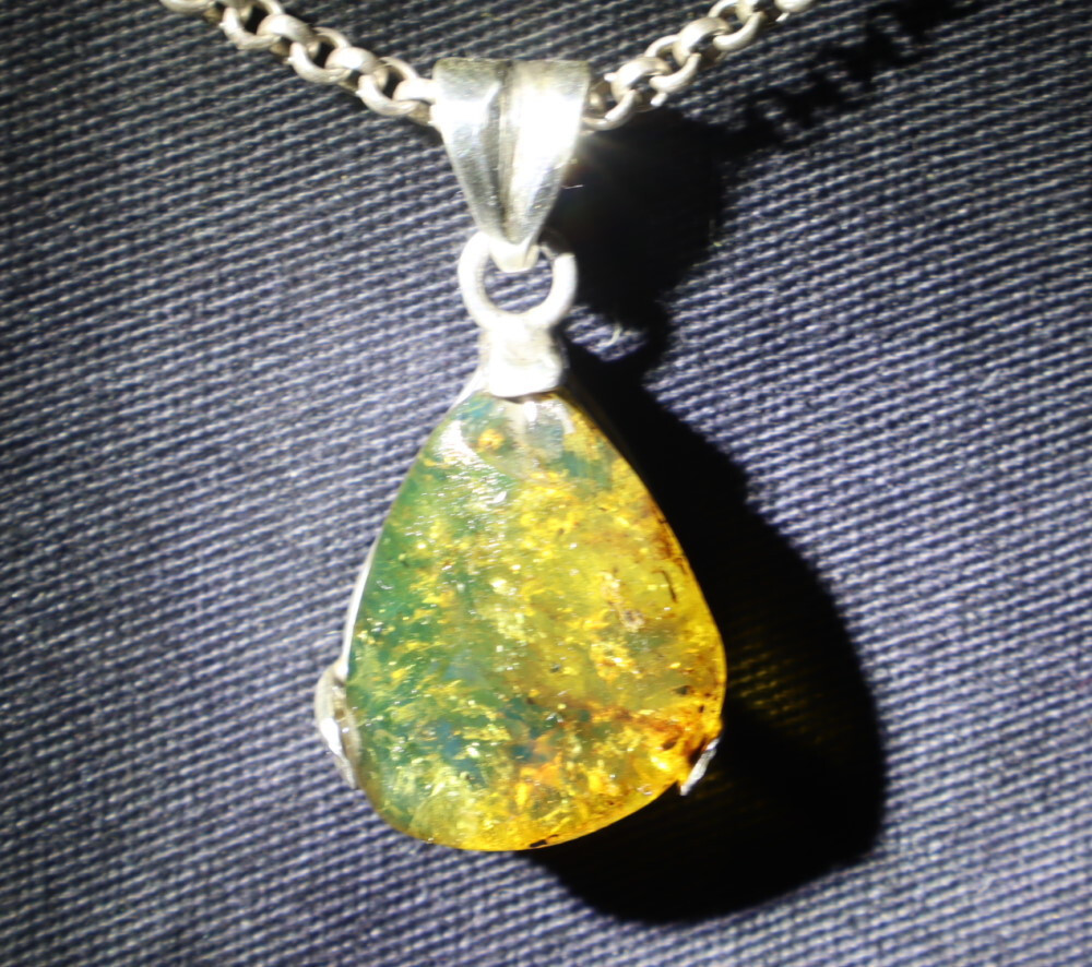 Charming Design Natural Light Green Amber .925 Sterling Silver Pendant 34mm