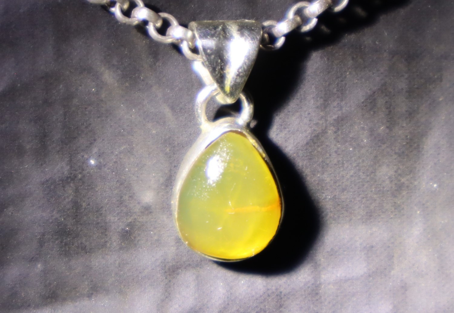 Lovely Natural Clear Light Yellow Amber .925 Sterling Silver Pendant 20mm